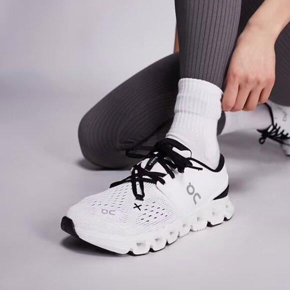 On Running Shoes - On Cloud X 4 Sneaker White/Black, 7